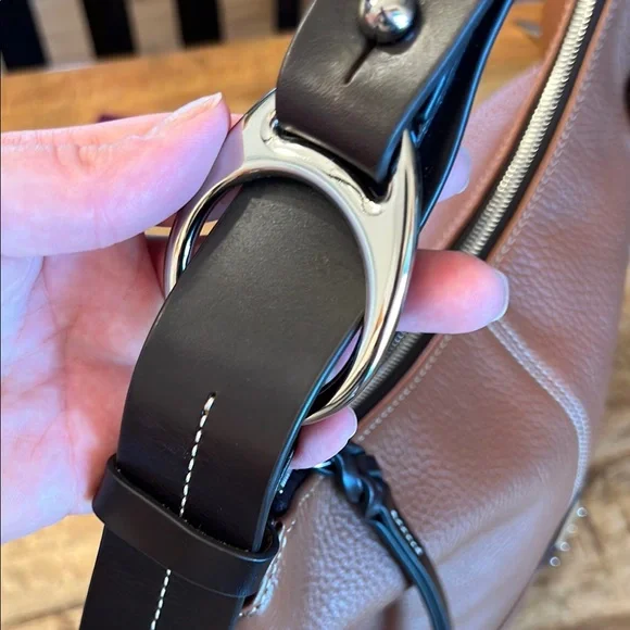 Dooney & Bourke 🦆 Elegant Brown Pebbled  Leather Shoulder Bag EUC - Picture 15 of 15
